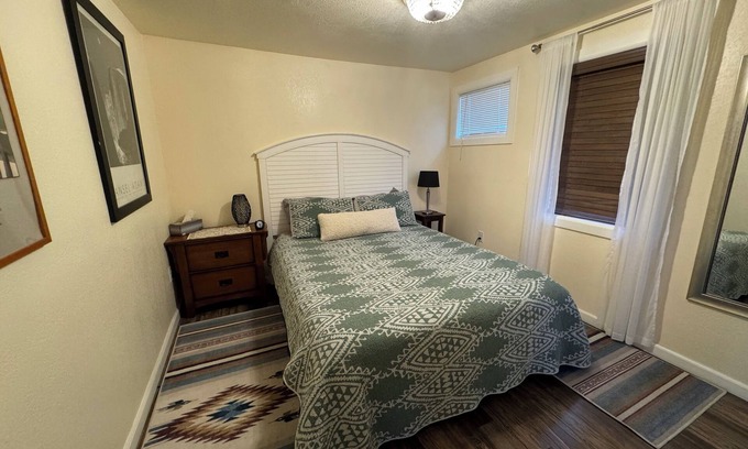 Southgate Triangle House | Centrally located 1 bd/1ba bungalow