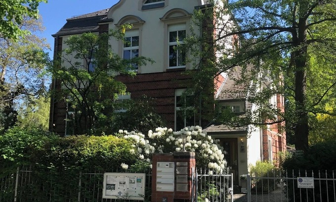 Lichterfelde Apartment | Centrally located 160 square meter apartment. Ideal for travel groups and large families