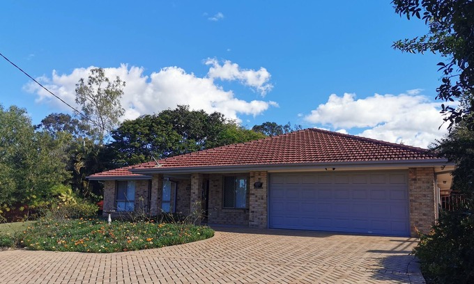 Tanah Merah House | Centrally located between Brisbane & Gold Coast