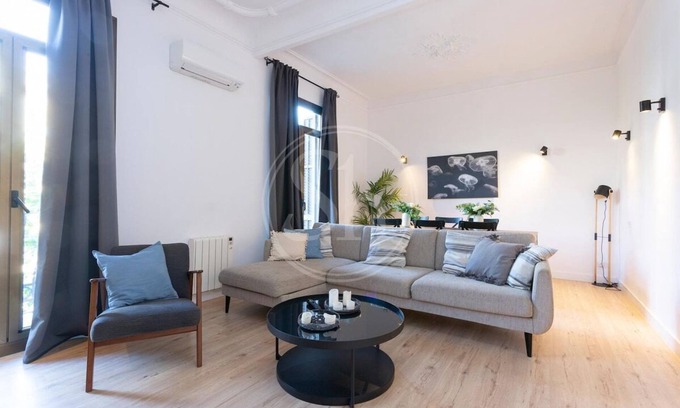 Esquerra de l'Eixample Apartment | Centrally located family apartment