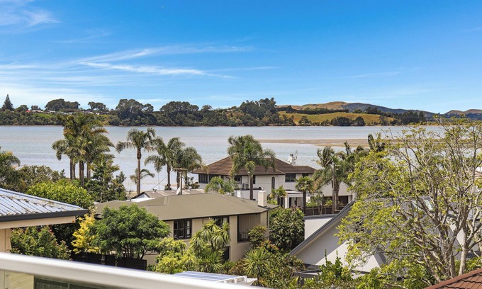 Tauranga House | Centrally located family friendly house with stunning views.
