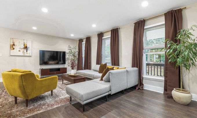 Marietta House | Centrally Located Marietta Home w/Chef's Kitchen. Pet Friendly!