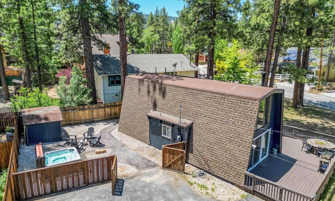 Fox Farm House | Centrally Located cabin with private hot tub, deck, BBQ, and more!