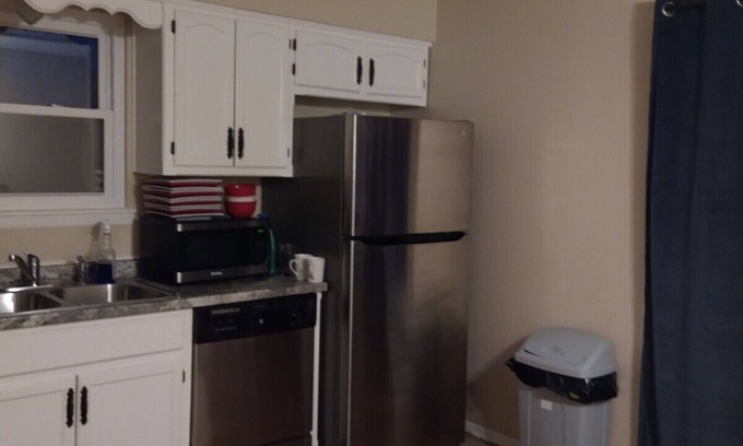 Independence House | Centrally located Townhouse close to Cable Dahmer Arena and Independence mall.