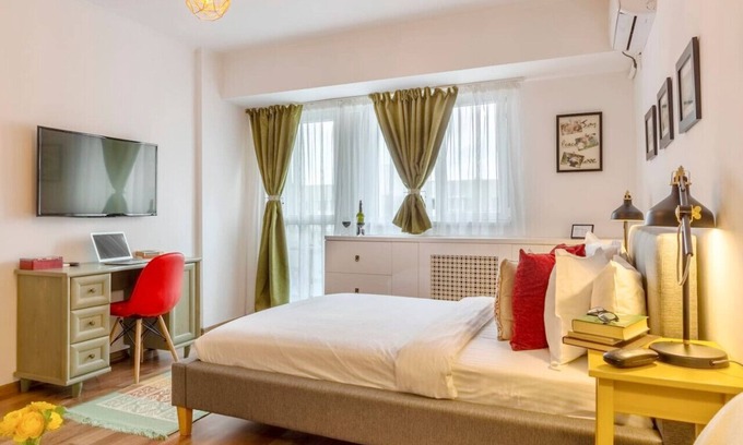 Bucharest City-Centre Apartment | Centrally located Victoriei Square Apartment by MRG
