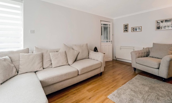 Cumbernauld House | Centrally Situated 1 Bedroom House in Cumbernauld