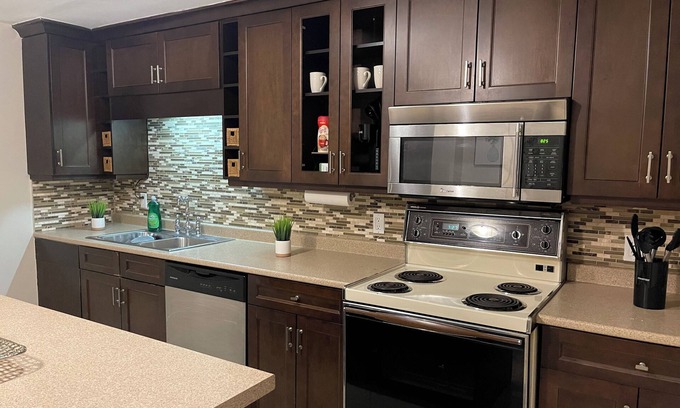 Niagara Falls Apartment | Century Home Apt 1BR - Niagara Falls