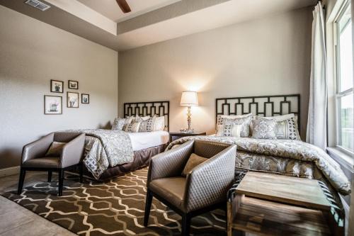 Spring Branch House | Century Oak House
