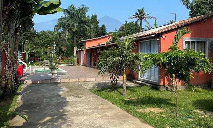 Duque de Caxias House | Chácara de Alto Padrão, Aninhada no Coração de uma Exuberante Reserva Ecológica