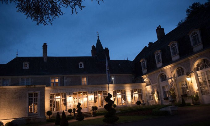 Saint-Etienne-de-Chigny Hotel | Château De Beauvois - La Maison Younan