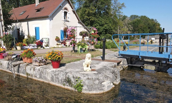 Les Houches House | Château de Montboulon cottage with swimming pool
