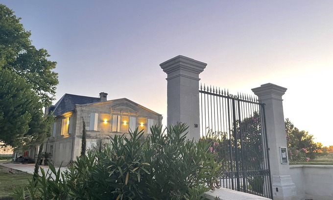 Soulac-sur-Mer Bed & Breakfast | Château de Neyran Maison D'hôtes & Spa