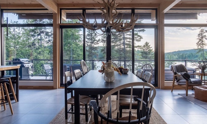 Sainte-Lucie-des-Laurentides Ski Chalet | Chalet Balétor Luxury waterfront chalet, quiet lake, hot tub
