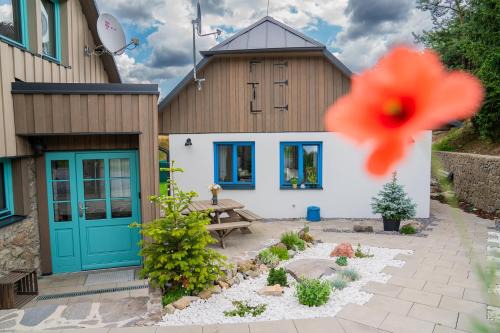 Banska Stiavnica House | Chalúpka OPAL a Chalupa ACHAT na lúke LukaHuta ChaletStiavnica Banská Štiavnica na samote - samoobslužný prístup cez PIN-kód NONSTOP