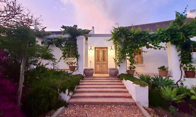 McGregor Apartment | Chalcedony