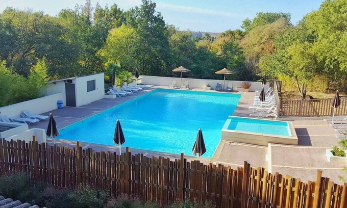 Montreal Ski Chalet | CHALET 5 -Terrace, garden furniture, beautiful view, swimming pool, summer entertainment