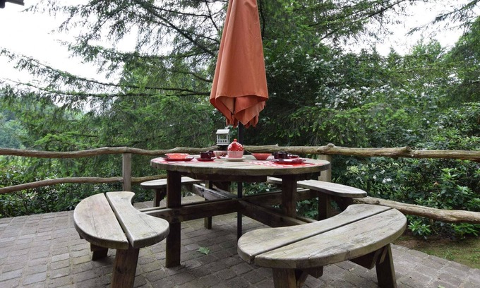 Houffalize Ski Chalet | Chalet and gypsy caravan in a green and peaceful
