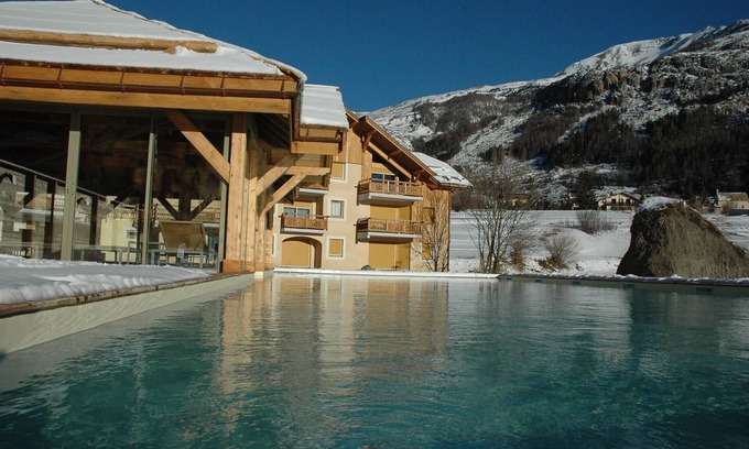 Monetier-les-Bains Apartment | Chalet-Appart Standing 6 to 8p. At the foot of the slopes + Swimming pool Sauna Hammam in Serreche
