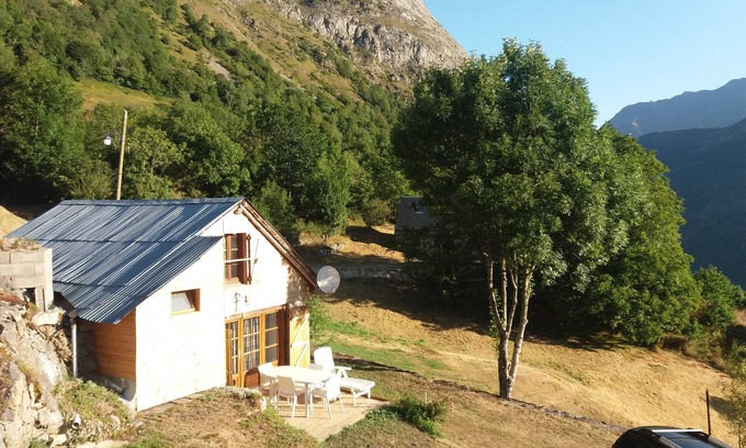 Gedre Ski Chalet | CHALET AT THE FOOT OF THE CHEMIN DE ST-JACQUES WITH STUNNING VIEW