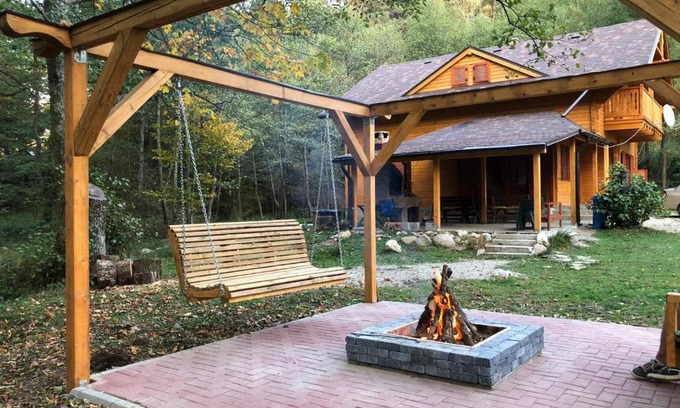 Valiug Cabin | Chalet by the river