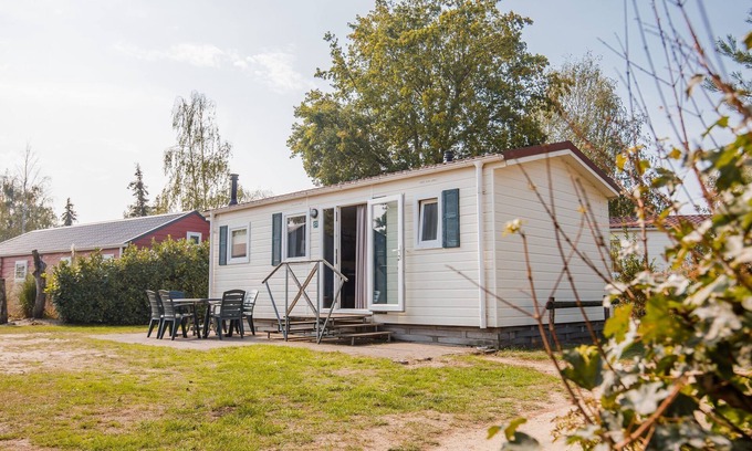 Leuken Ski Chalet | Chalet by the Water in Leukermeer