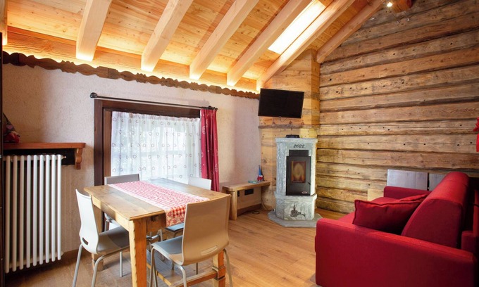 Fontainemore Ski Chalet | Chalet 'Casa Girod - Rascard' with Mountain View, Private Garden and Wi-Fi