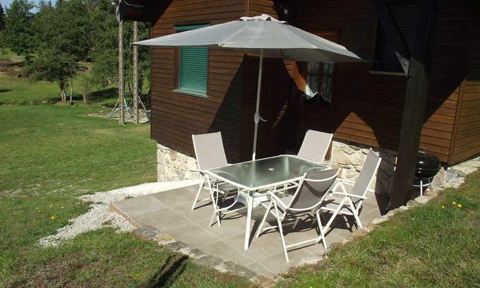 Saint-Genes-Champespe Ski Chalet | Chalet Cèdre, a little corner of paradise in the Auvergne, by the forest and the river