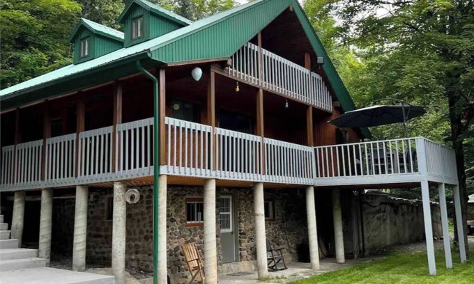 Saint-Faustin-Lac-Carre Ski Chalet | Chalet - Crème de la Crème - Excellent Location/Amenities