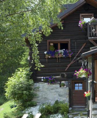 Ronco Bed & Breakfast | "CHALET dei FIORI" room & apartment