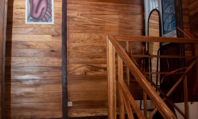 Bouvet Island Ski Chalet | Chalet en bois confortable et bien équipé à cinq minutes de la plage, Kribi.
