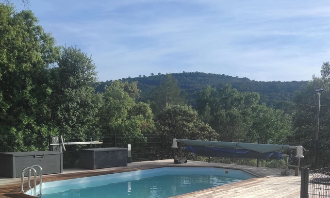 Besse-sur-Issole Ski Chalet | Chalet en Pleine Nature