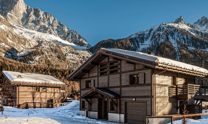 Les Tines Ski Chalet | Chalet Etoile: lovely brand new four bedroom chalet