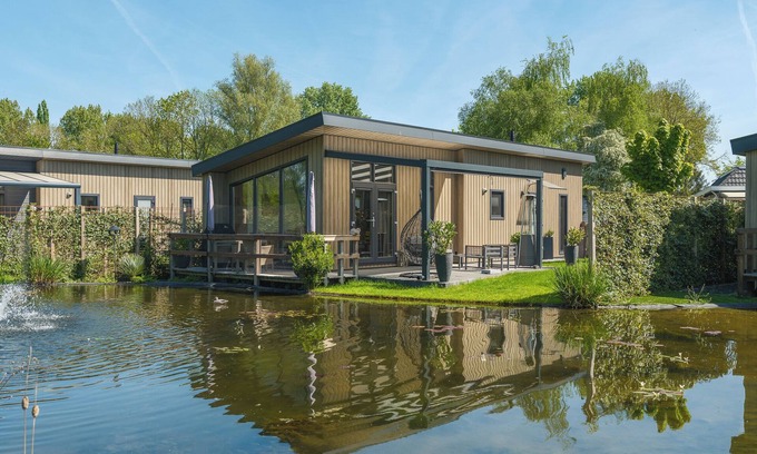 Terwolde House | Chalet for 4 people on a water feature