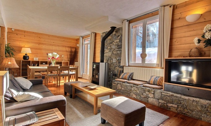 La Roche Ski Chalet | Chalet for 12, sauna, jacuzzi, pets allowed, parking