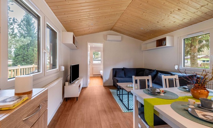 Lohmen Ski Chalet | Chalet "Haus Zander" with Private Terrace & Air Conditioning