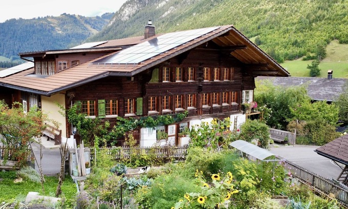 Oeschseite House | Chalet/holiday home with 10 beds in an original Simmental farmhouse