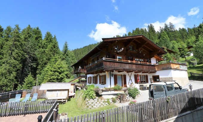 Fuegenberg Apartment | Chalet in Hochfügen near Ski Slopes