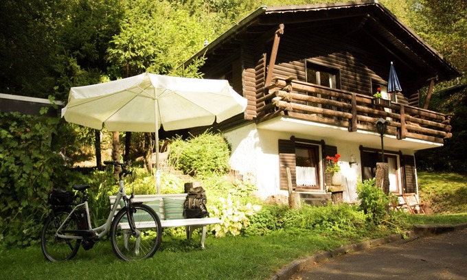 Schoenecken Apartment | Chalet in Reinskopf with Fireplace & Balcony