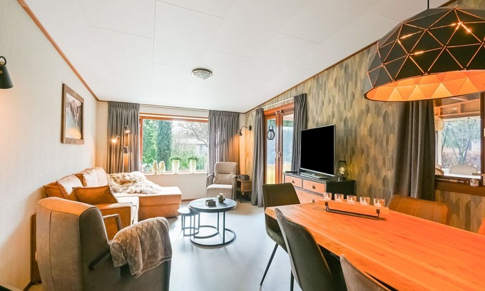 Ommen Ski Chalet | Chalet in Stegeren near Forest and Pond