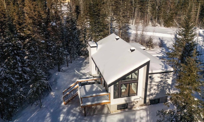 Shannon Ski Chalet | Chalet La Blanche, private spa