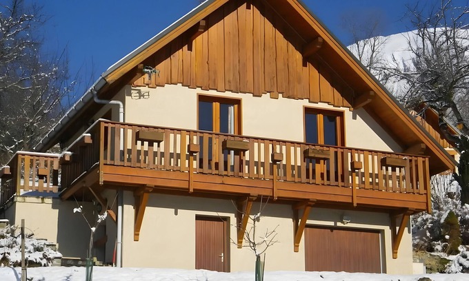 Jarrier Ski Chalet | Chalet 'La Gelinotte - Jarrier' with Mountain View, Private Terrace and Wi-Fi