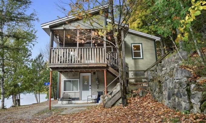 Saint-Aime-du-Lac-des-Iles Ski Chalet | Chalet Lac-des-iles