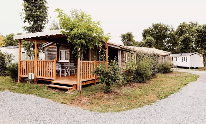 Saint-Laurent-de-Medoc Ski Chalet | Chalet "Le Lys" 2 Schlafzimmer 4 Personen