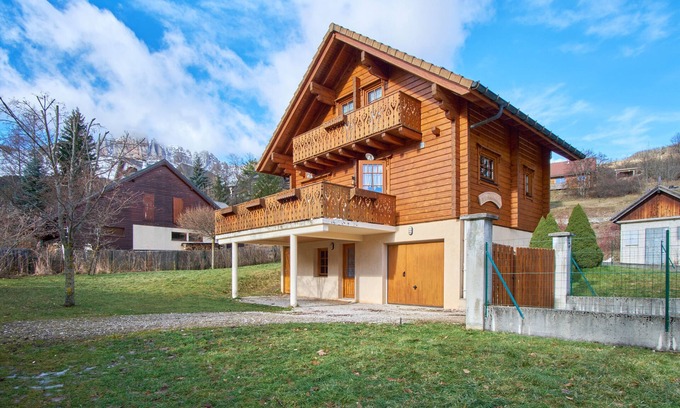 Gresse-en-Vercors Ski Chalet | Chalet 'Le Serac' with Mountain View, Private Terrace and Wi-Fi