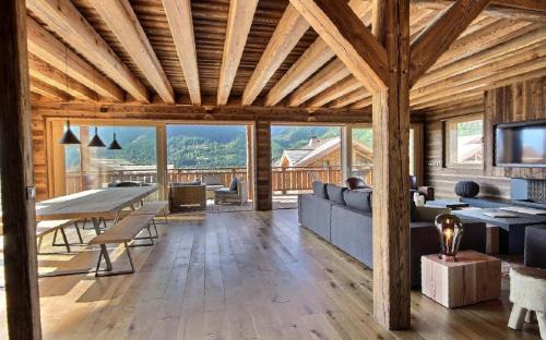Monetier-les-Bains House | Chalet Luxe piscine et spa 18 personnes serrechevalierholidays
