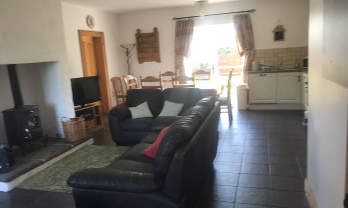 Lisburn Ski Chalet | Chalet near Moira, 20 mins Belfast, free WiFI/Parking, super location for NI