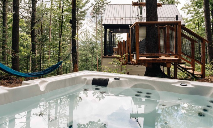 Sainte-Beatrix Ski Chalet | Chalet Nido - SPA, Fire pit & suspension bridge