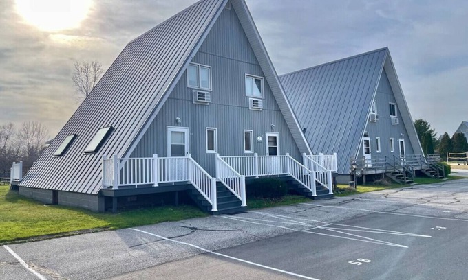 Stevensville House | Chalet on the Lake 57 w/Beach Access, Pools, Sport Courts, Fishing Pond & more!