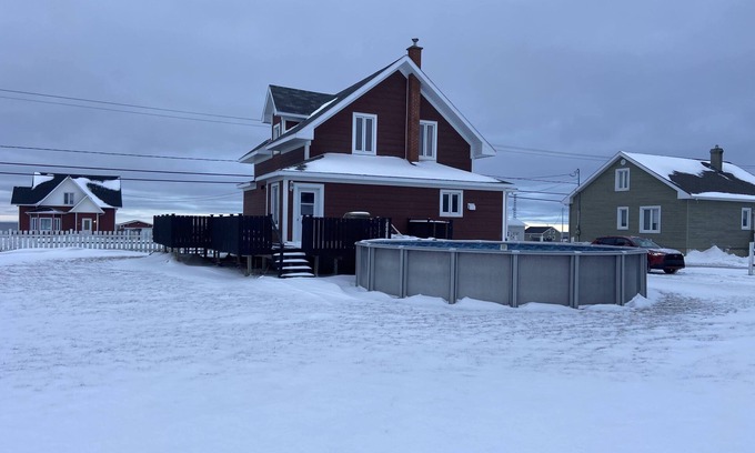 Cap-Chat House | Chalet Pakingan,sea view,fishing,Cap-chat,Gaspesie,w/swimming pool