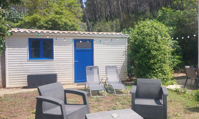 La Bouilladisse Ski Chalet | Chalet Pour 2 Personnes au Cœur de la Pinède Entre Aix-en-provence et Marseille